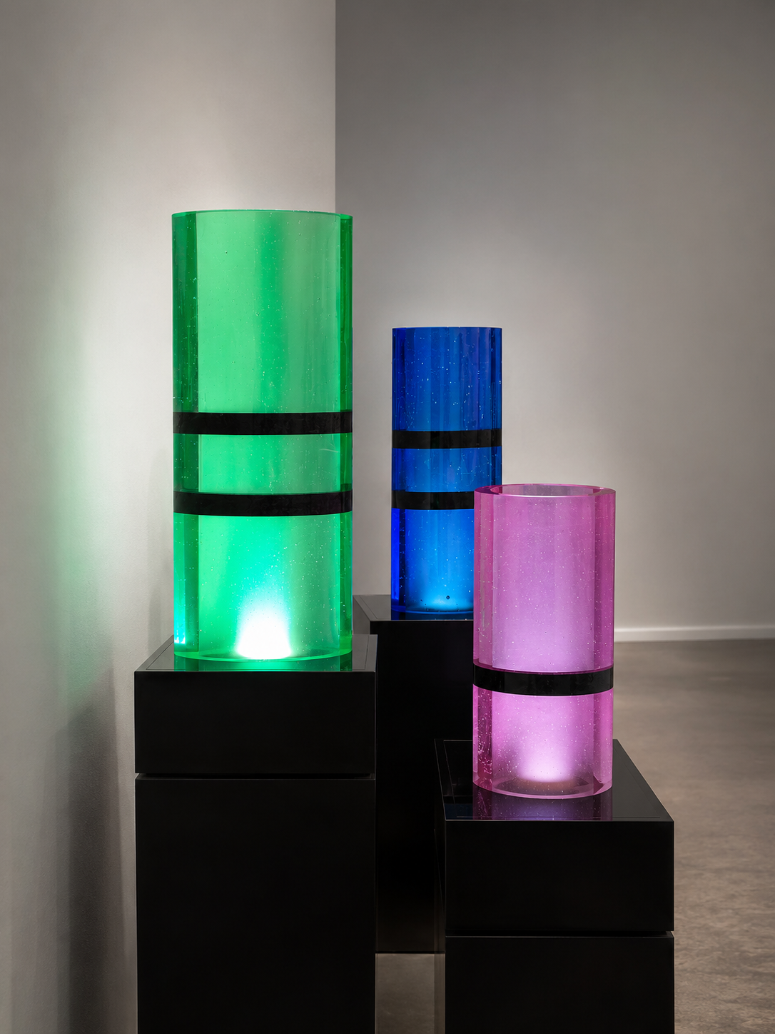 Contemporary glass sculptures by Wesley Rasko represented in galleries and private and institutional collections across Europe, the United States, and Asia